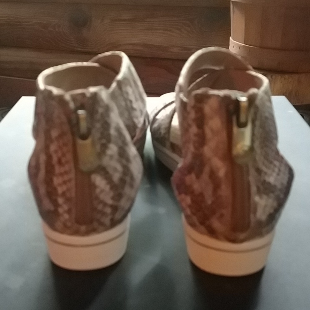 Sandals - Picture 4 of 4